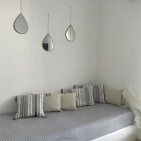 Maina Kamari (Santorini)