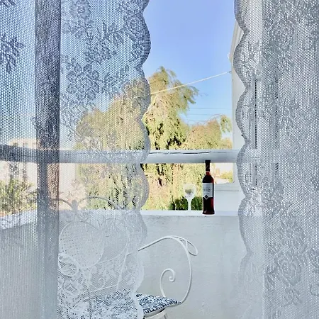 Maina Aparthotel Kamari (Santorini)