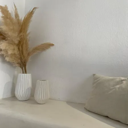 Maina Aparthotel Kamari (Santorini)