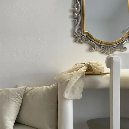 Aparthotel Maina Kamari (Santorini)