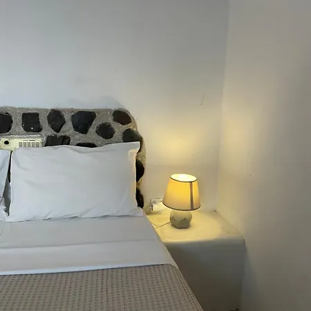 Maina * Kamari (Santorini)