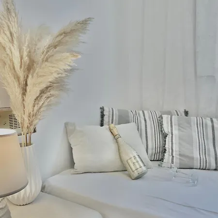 Maina Aparthotel