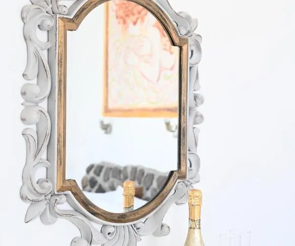 Maina Apartahotel Kamári